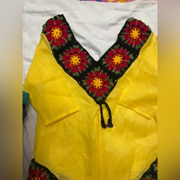 Crocheted top for woman on organdy cotton, yellow, 40 chest size - Picture 7 of 8